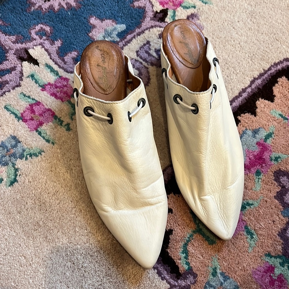 Boho FREE PEOPLE anthropologie soft leather clogs mules slides 41 EUC cream